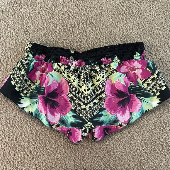 Rip Curl Women’s Shorts Tropical Pattern Size Small Beach Bohemian - Picture 4 of 5